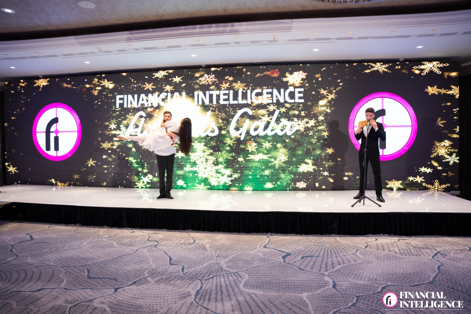 Cristian Ciaușu, câștigătorul “Românii au talent”, a deschis Gala Financial Intelligence 2025; Mihail Bădiceanu și Georgiana Filip au adus poezie prin dans (VIDEO)